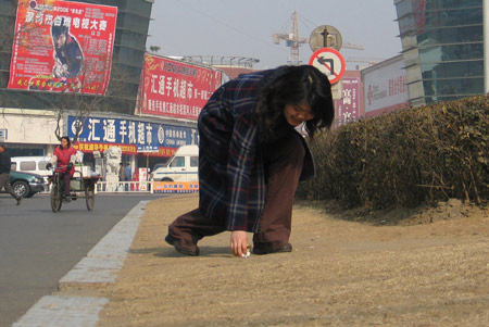 河南留美大学生放假回国每天街头捡垃圾(图)