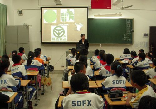 世界环境日：百校大学生小学课堂讲环保